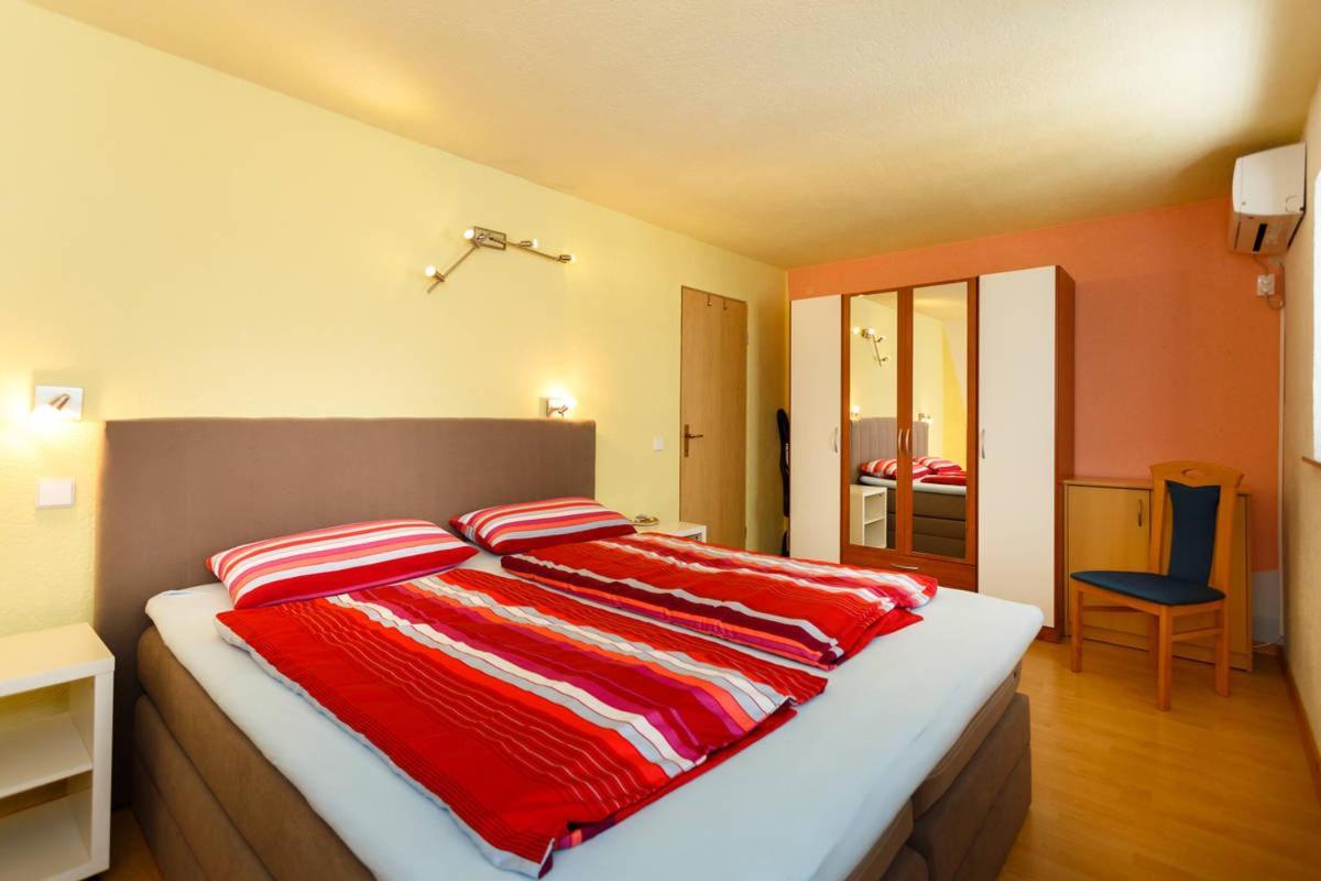 Apartments Familie Vujec Skrbčići Buitenkant foto